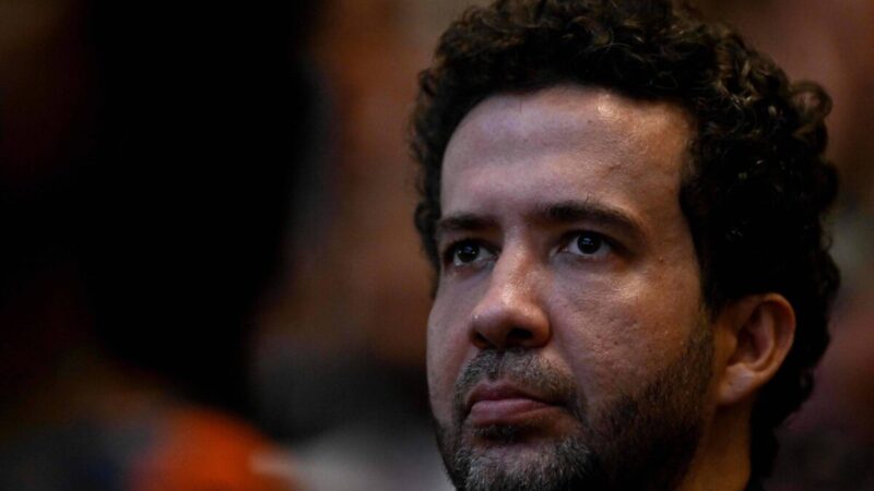 Janones reúne 1 milhão em tropa digital e quer mostrar Lula com mais calçada e menos helicóptero