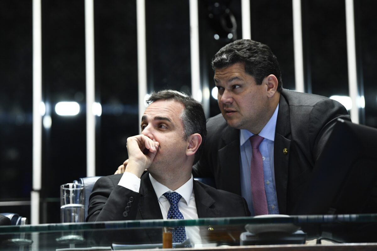 Jogo de sobrevivência institucional: aliados discutem Alcolumbre no TCU e Pacheco no STF em cenários pós-eleição