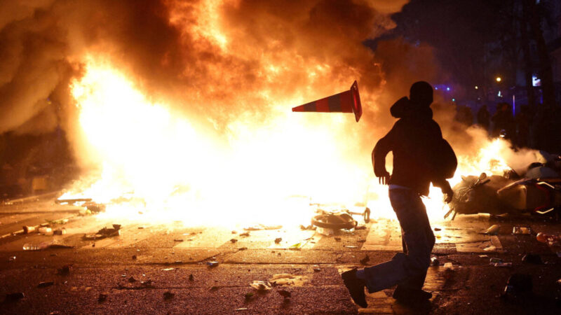 Confronto entre Paris Saint-Germain e Lyon é adiado após protestos na França