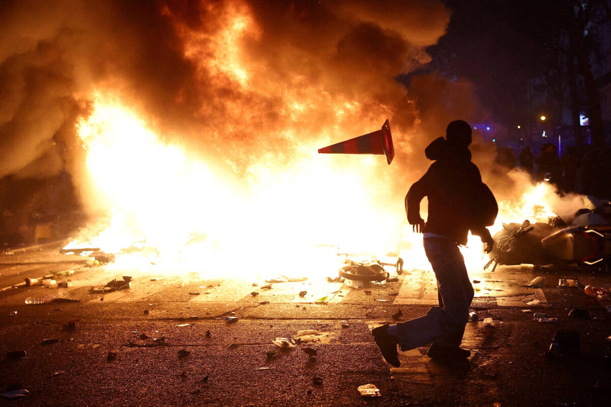 Confronto entre Paris Saint-Germain e Lyon é adiado após protestos na França