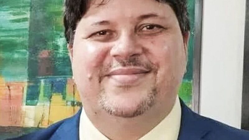 Jornalista brasileiro crítico de Milei é barrado e deportado em Buenos Aires
