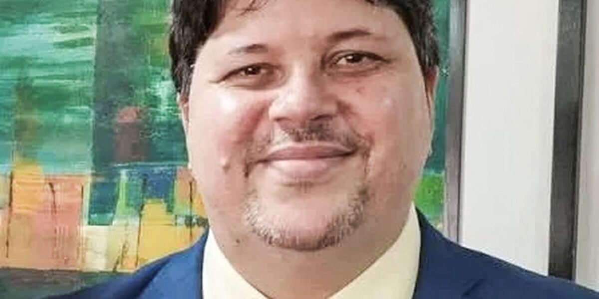 Jornalista brasileiro crítico de Milei é barrado e deportado em Buenos Aires