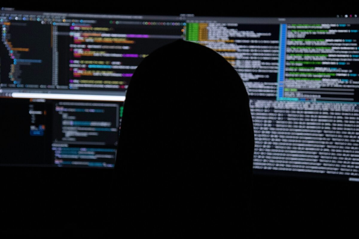 Jovem na China usa inteligência artificial para atacar bancos