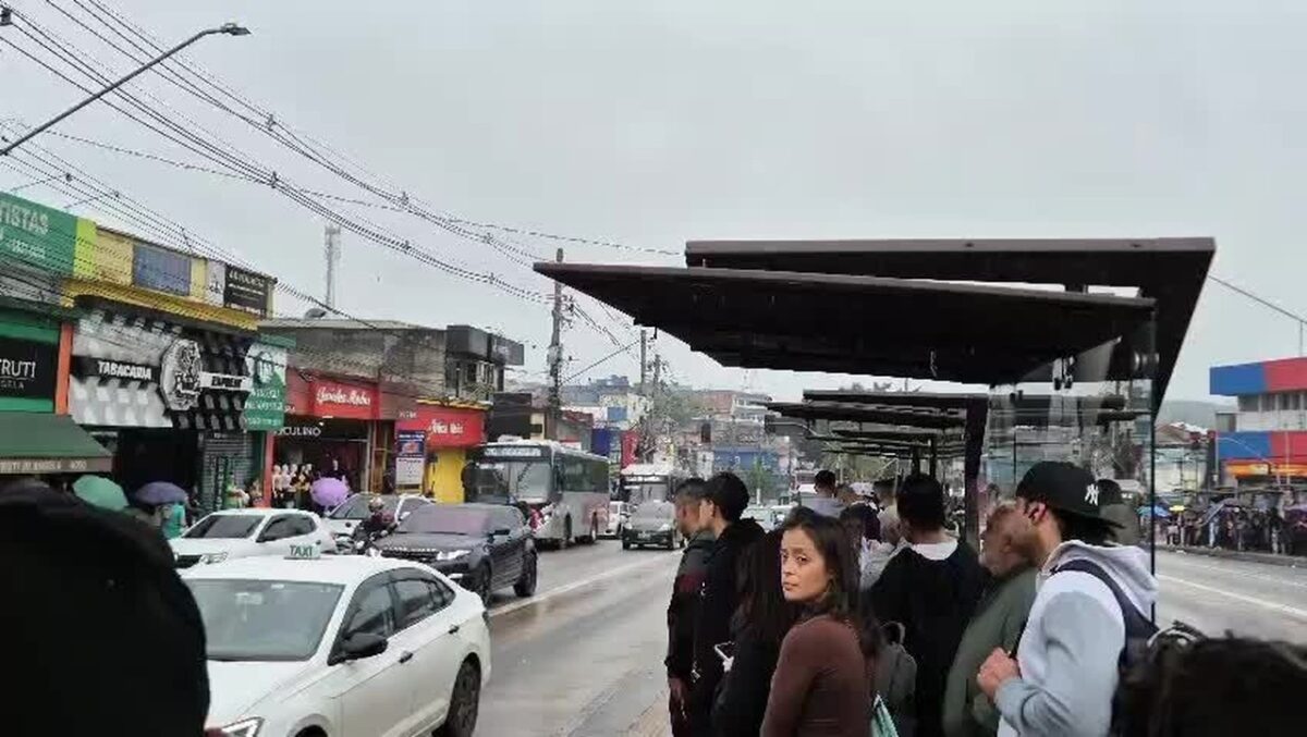 Frota de ônibus em São Paulo fica abaixo da ordem da justiça no domingo