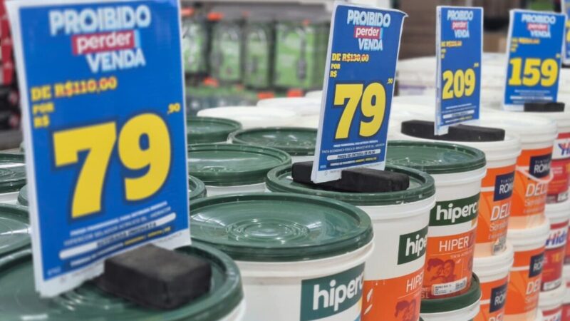 Lojas físicas viram vitrines da internet e mudam hábito de compra