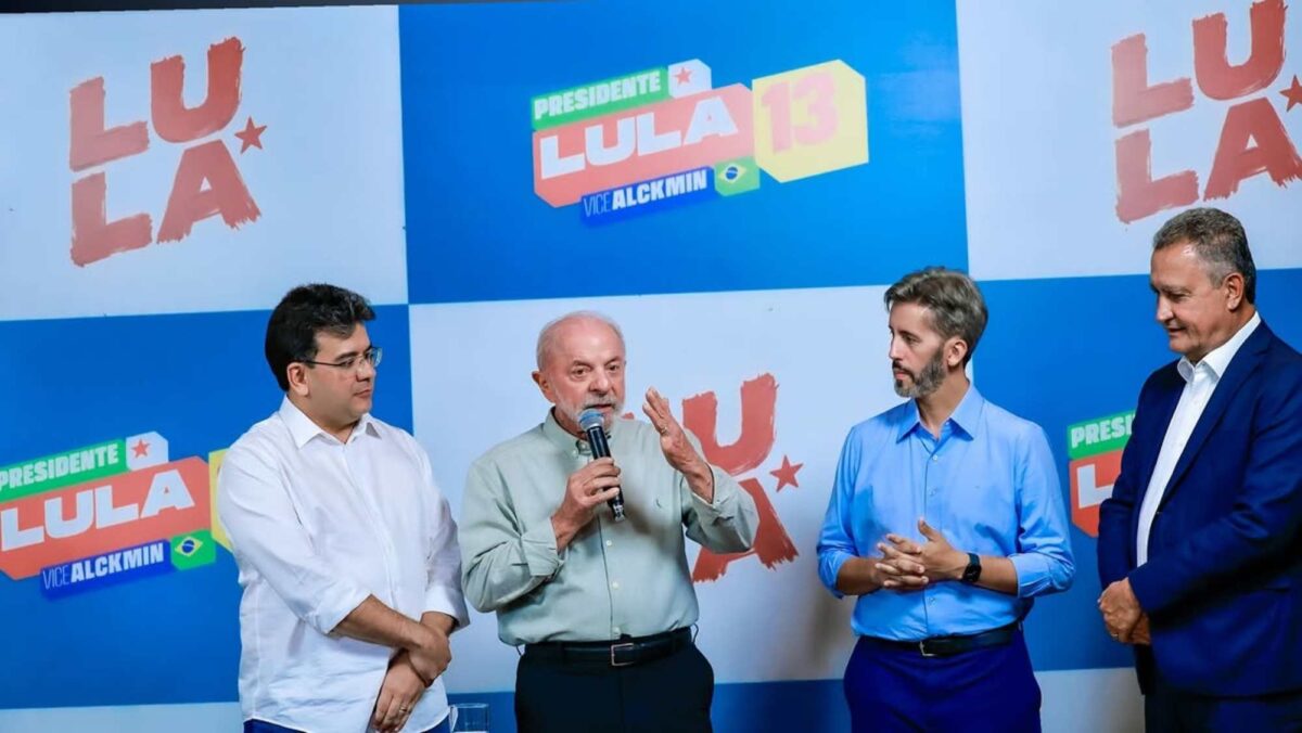 Lula admite resistência a celulares e cobra empenho digital na campanha