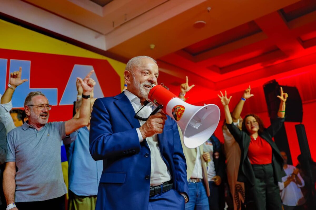 Lula acusa o PL de tentar evitar compromisso com o fim da escala 6×1