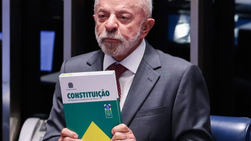 Lula comemora fim da escala 6×1 e faz campanha em Minas Gerais