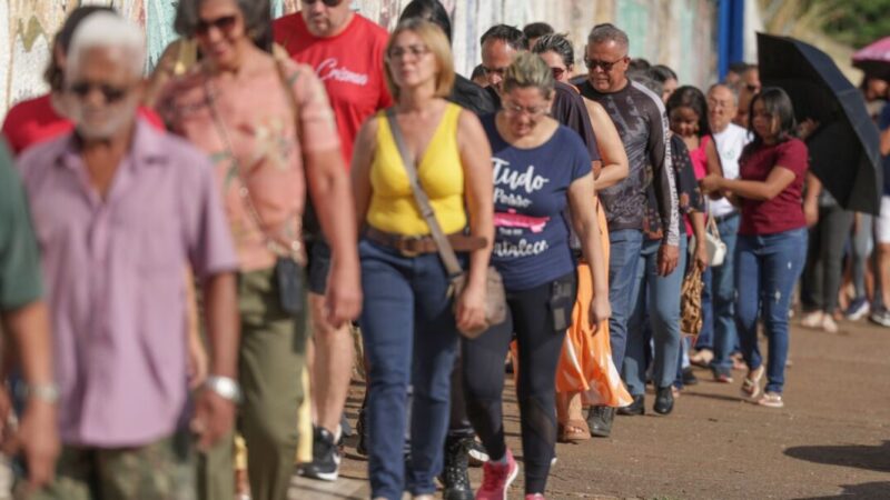 Lula cobra extensão da votação e ameaça prefeitos por crise nos ônibus