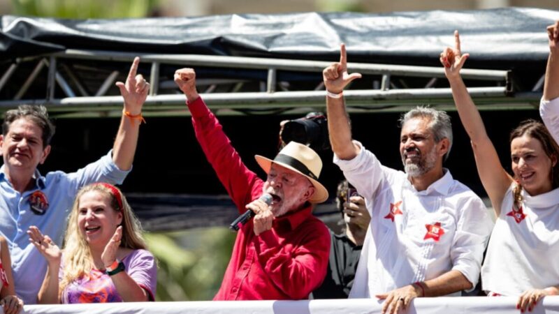Lula critica TSE e aponta viés após queda de canal no WhatsApp