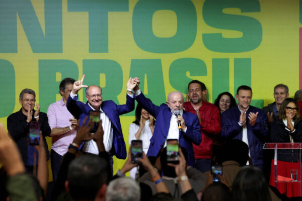 Lula aposta em alerta sobre dinastia Bolsonaro para o segundo turno