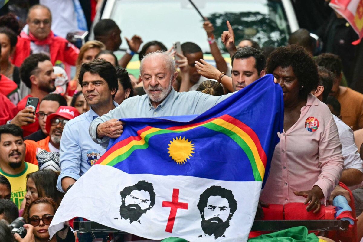 Lula busca voto de jovens e cristãos em entrevista na reta final
