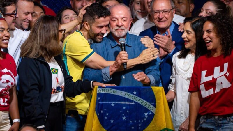 Lula vira em Osasco, Cotia e mais cinco cidades e vence em 21 dos 39 municípios da Grande SP