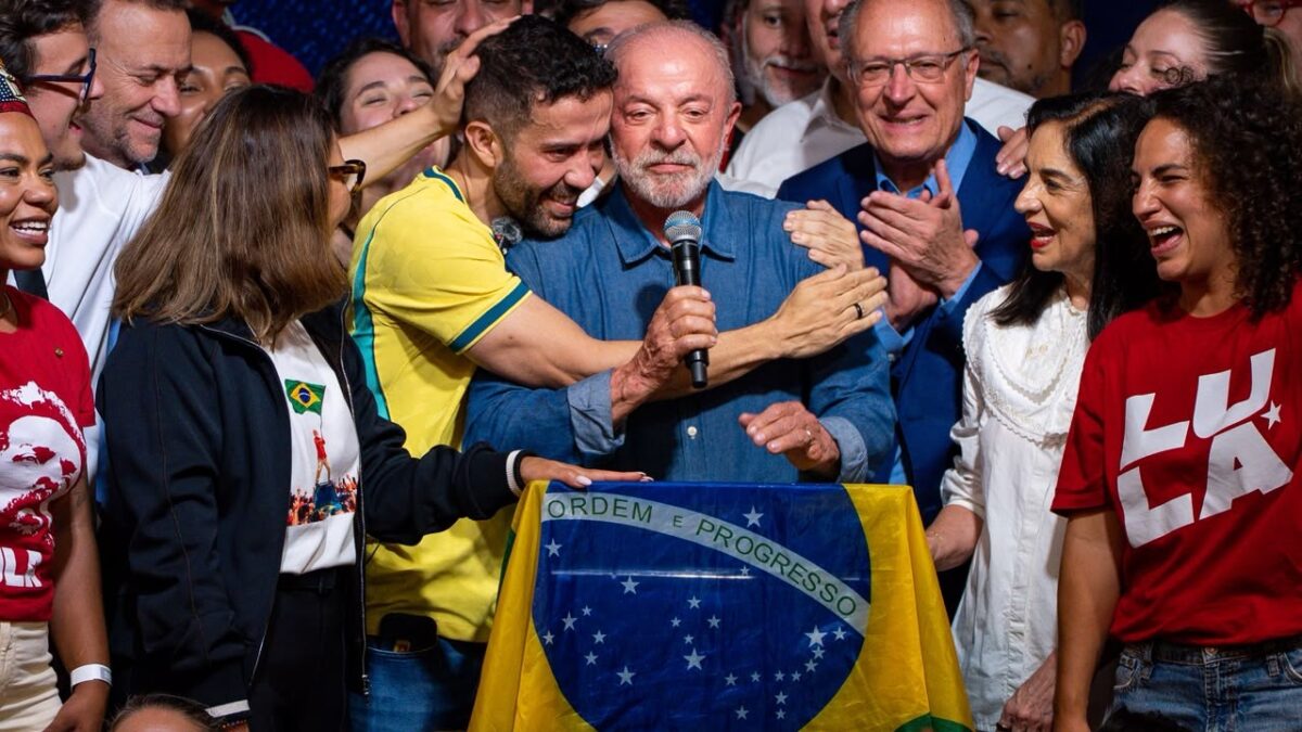 Lula vira em Osasco, Cotia e mais cinco cidades e vence em 21 dos 39 municípios da Grande SP
