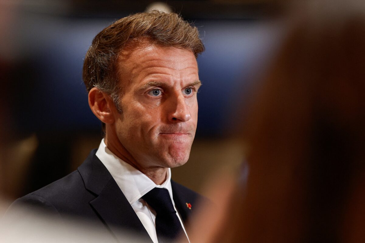 Atentado a tiros nos arredores de Paris é terrorismo, diz Macron