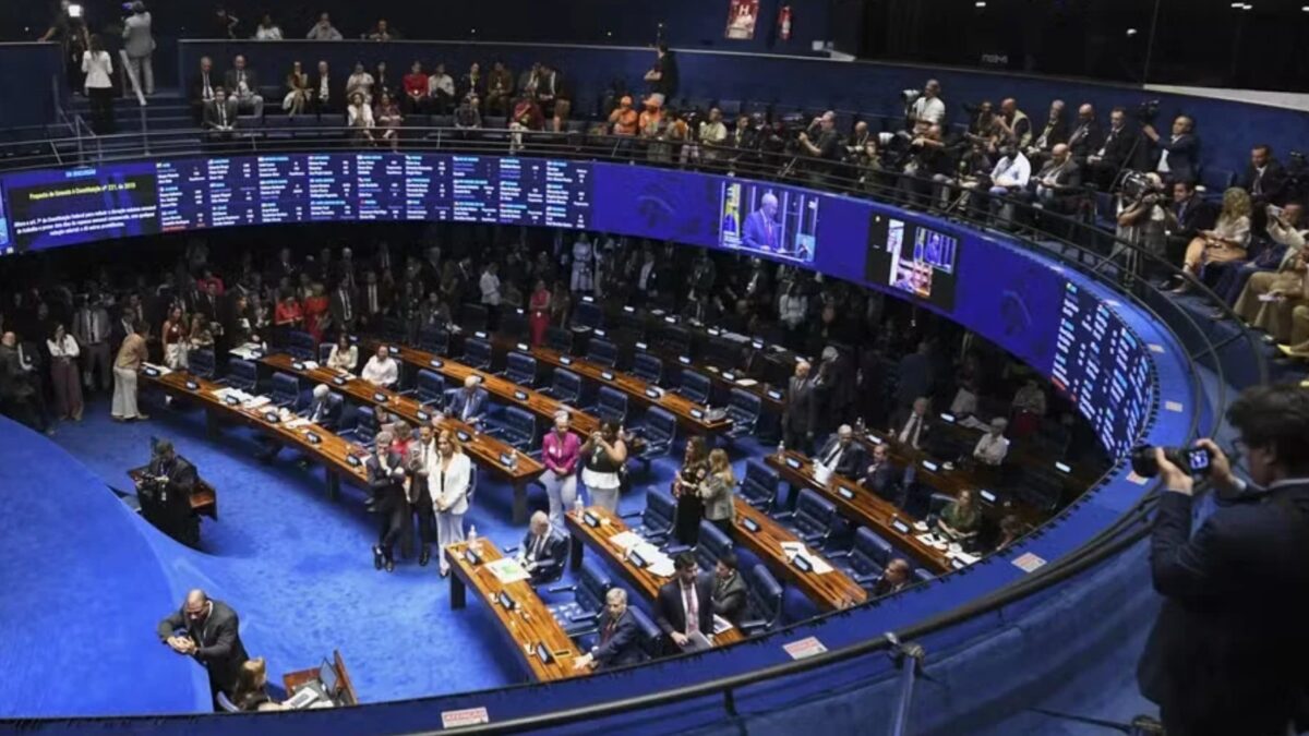 Senado aprova PEC que acaba com a escala 6×1 e traz alívio para mães solo