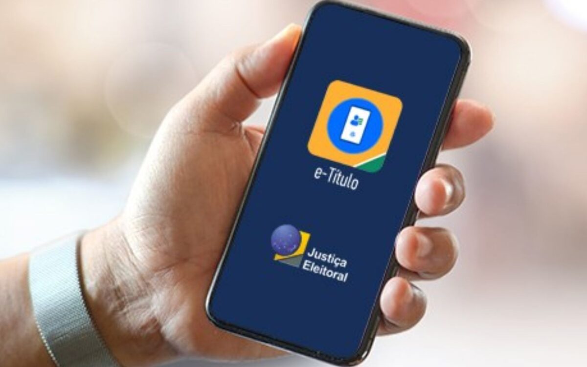 Eleitores justificam ausência pelo e-Título na primeira hora de votação