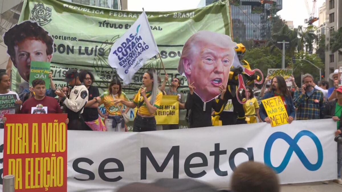 Protesto na Faria Lima cobra explicações da Meta sobre eleições