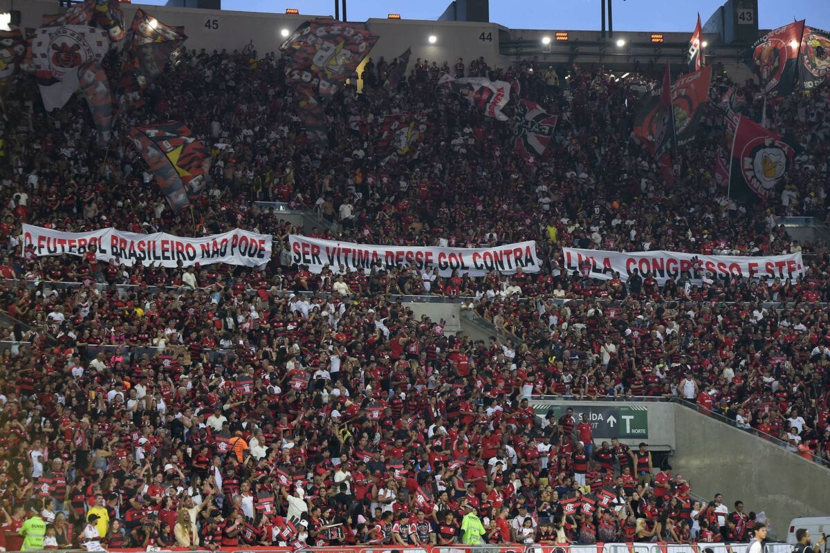 Maracanã tem protestos contra proibição de bets e pelo fim da escala 6x1