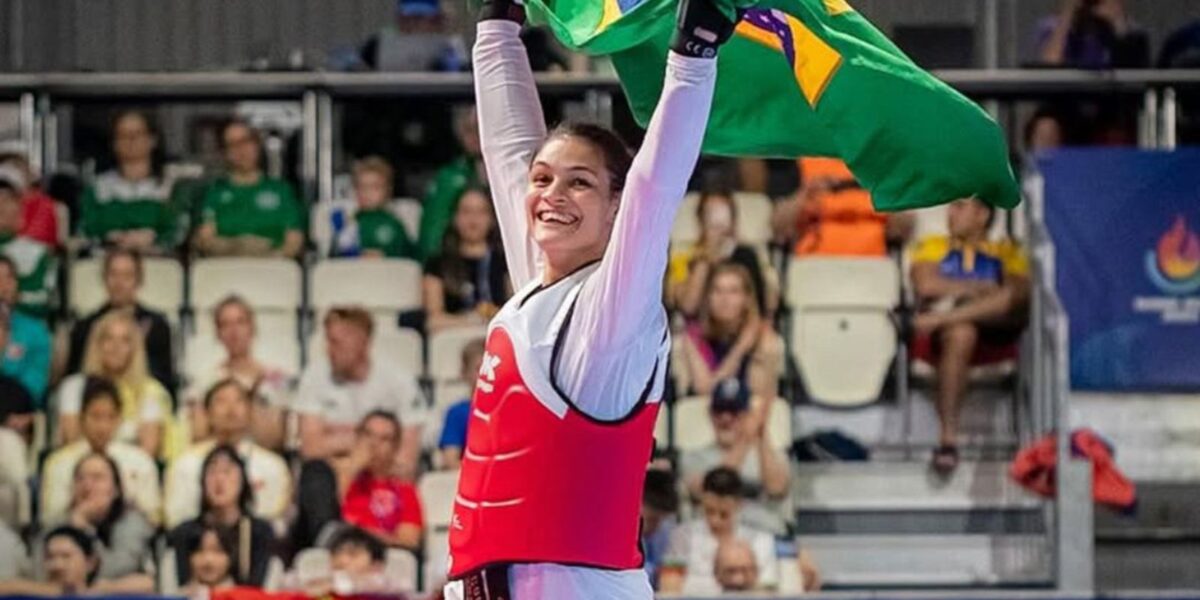 Maria Clara Pacheco conquista ouro no Grand Prix de Paris