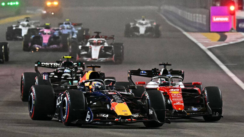 Max Verstappen vence em Singapura e Kimi Antonelli se aproxima do título
