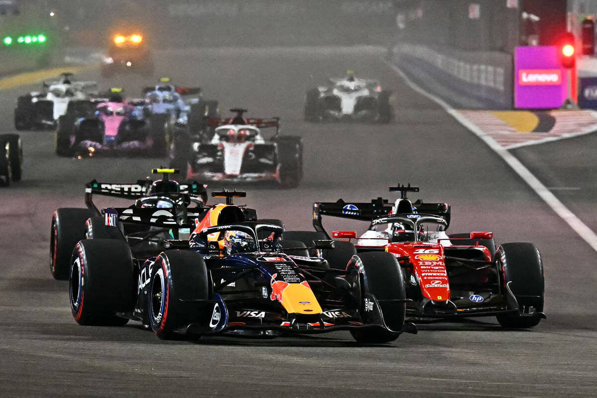 Max Verstappen vence em Singapura e Kimi Antonelli se aproxima do título