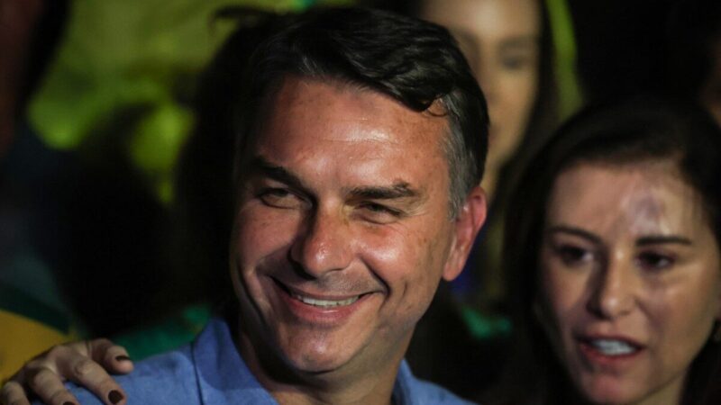 Mdb prepara ato para oficializar apoio de 16 diretórios estaduais a Flávio Bolsonaro
