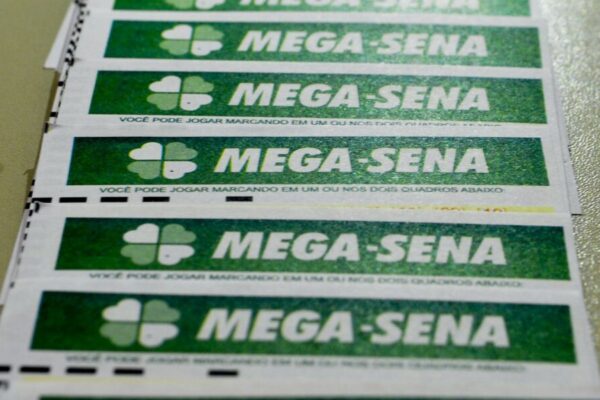 Mega-Sena acumula para R$ 100 milhões; confira os números sorteados
