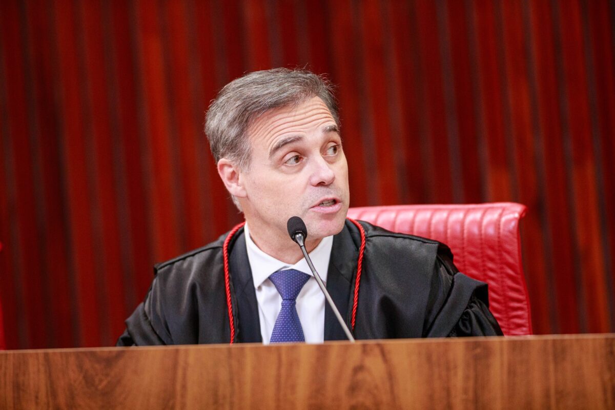 Mendonça manda remover propaganda de Lula contra Flávio Bolsonaro