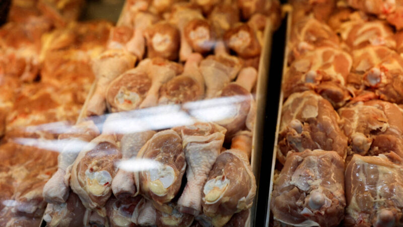 México proíbe compra de frango brasileiro após surto de Newcastle