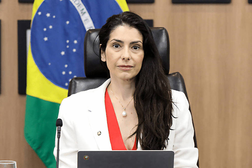Ministra do TSE que proibiu TV Globo de exibir púlpito vazio já declarou voto em Lula