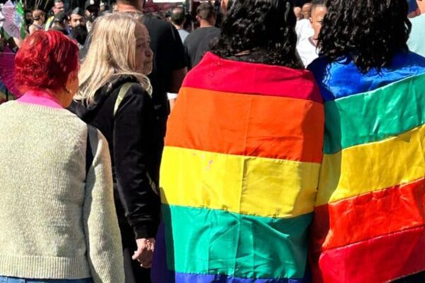 Plataforma mapeia 13 mil comentários ofensivos contra candidaturas LGBT+