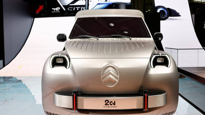 Montadoras europeias apostam em carros retrô contra avanço chinês