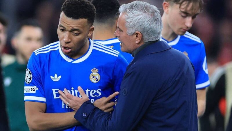 Mourinho defende Mbappé e classifica críticas da torcida como ridículas