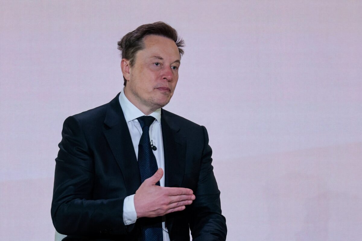 Elon Musk doa 276 milhões de dólares para republicanos nos EUA