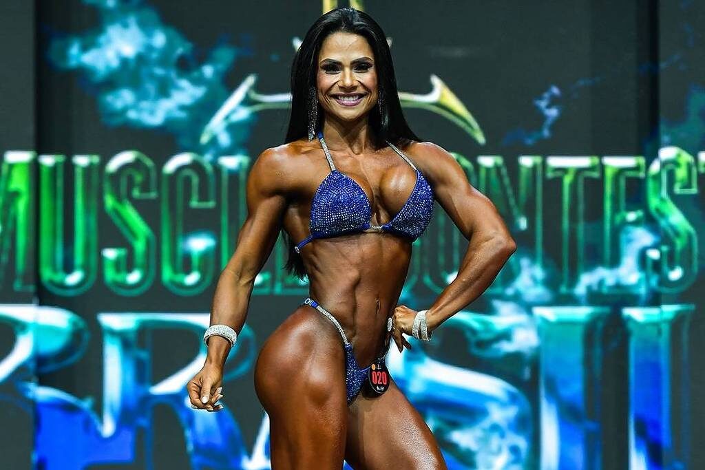 Nívea Campos vence categoria bikini no Mr. Olympia Brasil 2026