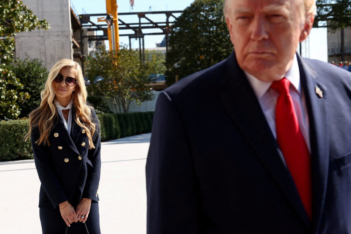 Secretária de imprensa de Trump renuncia após cinco dias no cargo