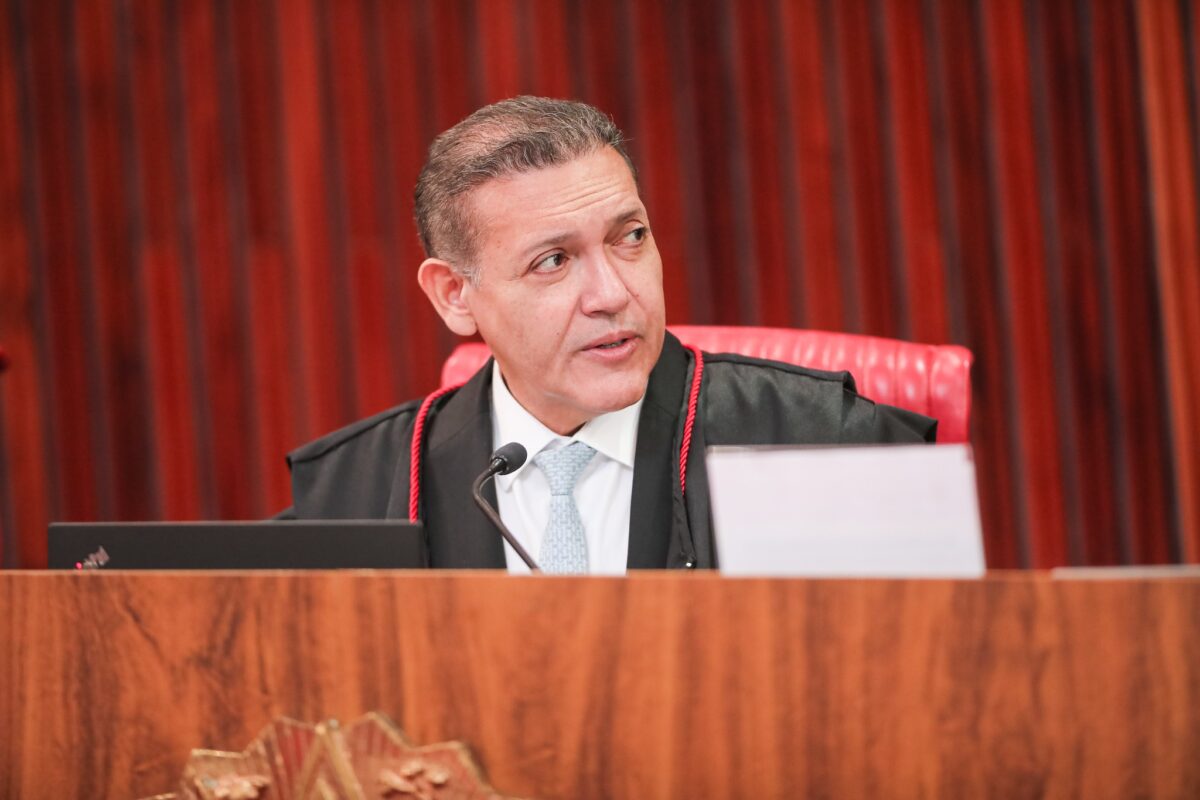 Nunes Marques libera canal exército do lula no whatsapp após registro