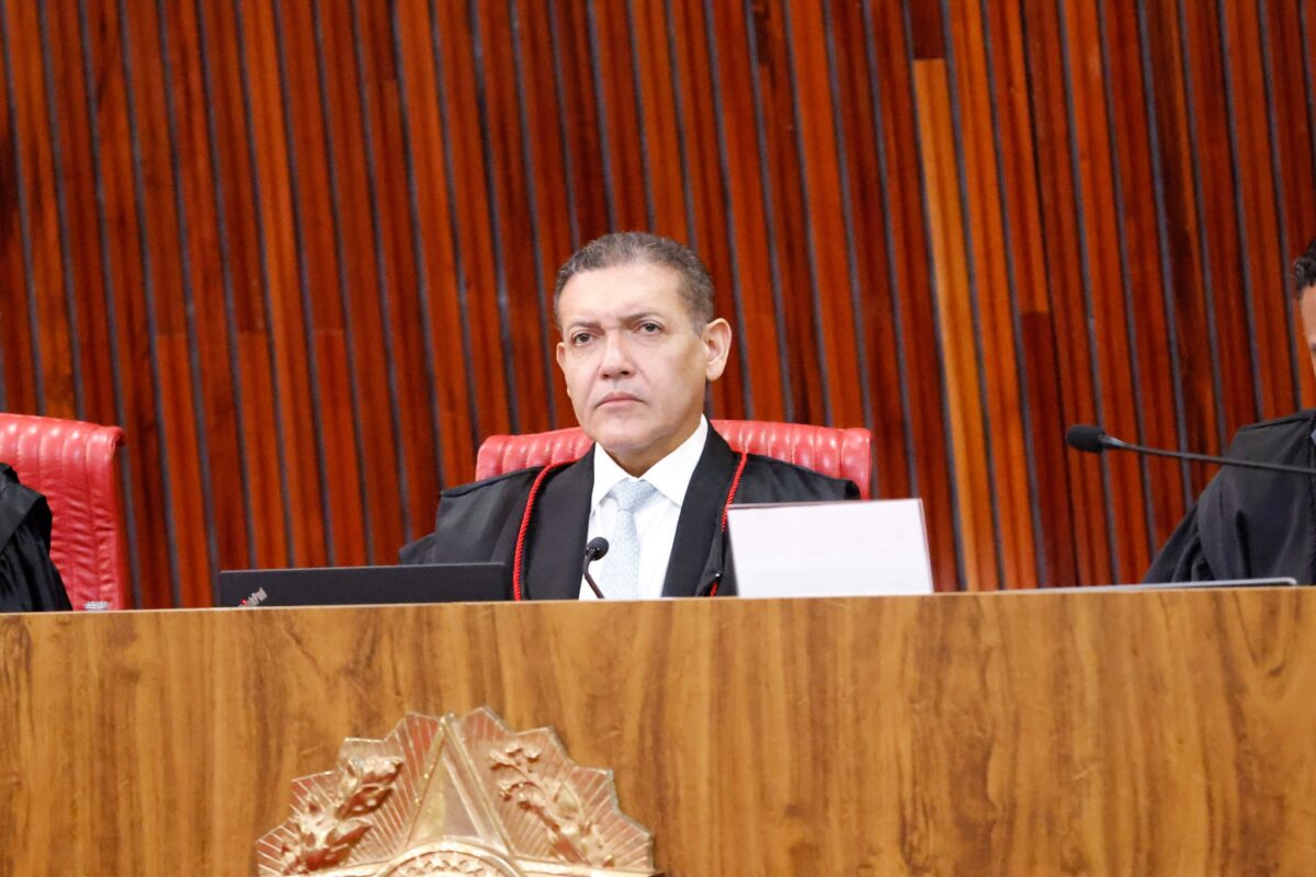 Tse cobra relatório da Meta sobre canal associado a Lula