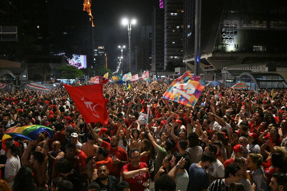 Prefeitura de São Paulo volta atrás e libera caminhada de Lula e Haddad na Paulista