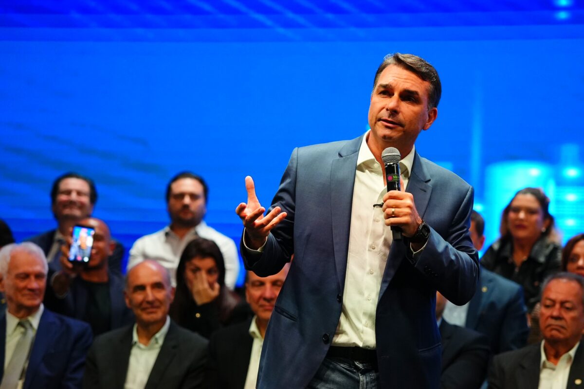 Cotados para ministérios em eventual gestão de Flávio Bolsonaro