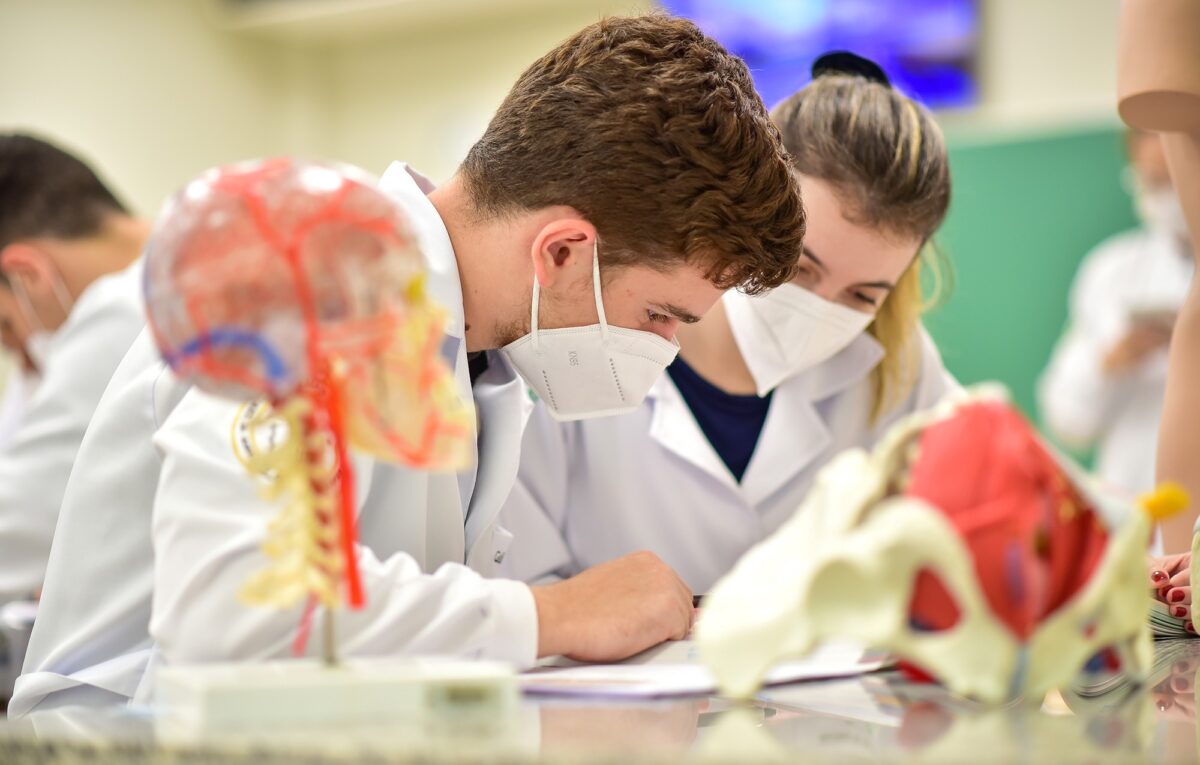 Comissão do congresso aprova medida provisória que cria o Enamed para estudantes de medicina