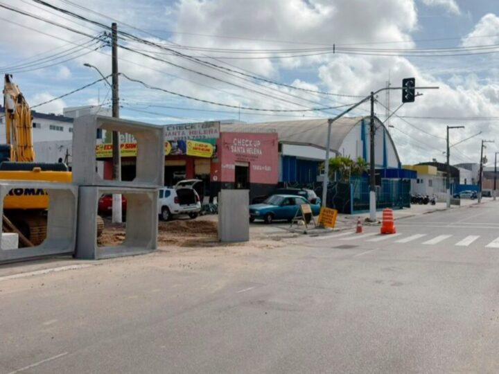 Trânsito na Zona Norte de Aracaju tem bloqueio nesta quinta