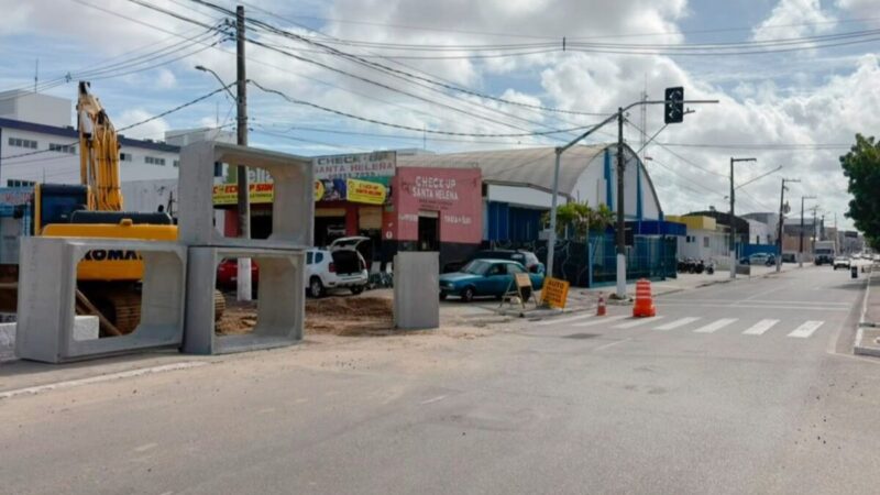 Trânsito na Zona Norte de Aracaju tem bloqueio nesta quinta