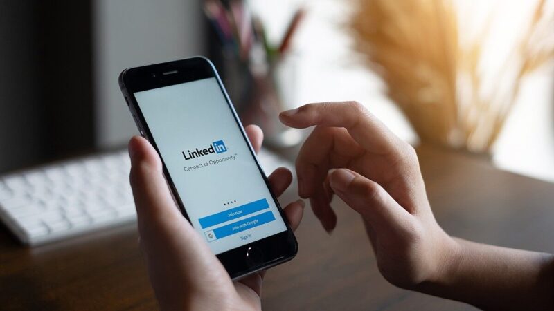 Por que usuários estão usando o LinkedIn como aplicativo de namoro?