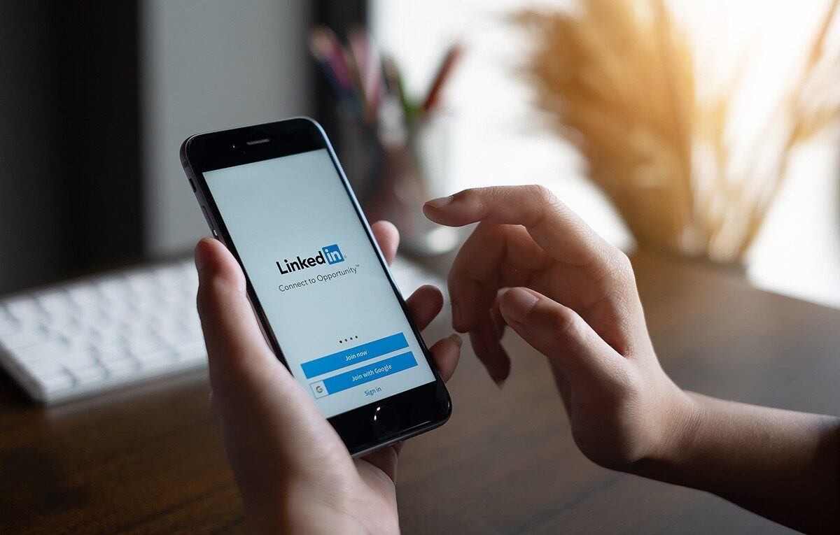Por que usuários estão usando o LinkedIn como aplicativo de namoro?