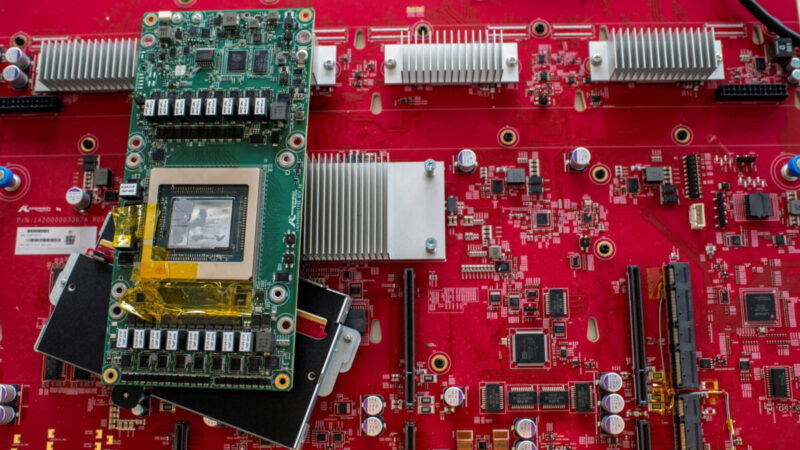 OpenAI negocia compra de chips de inteligência artificial do Google