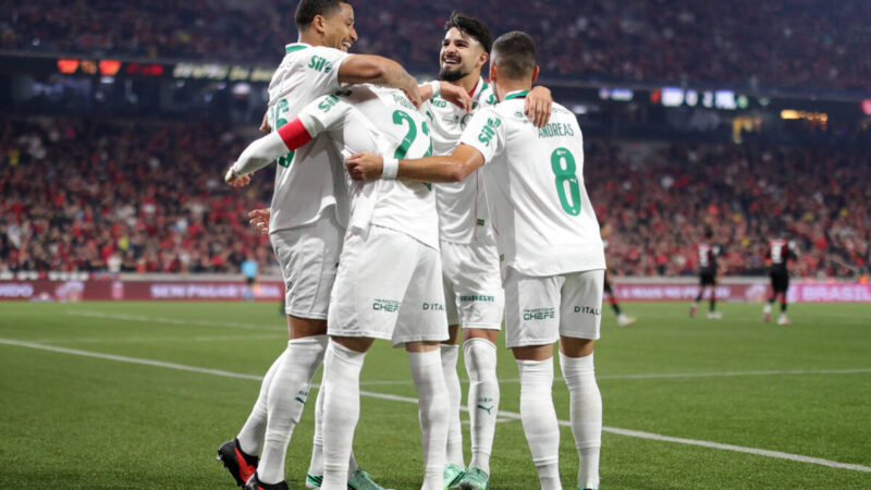 Palmeiras vence Athletico e assume a liderança provisória do Brasileirão