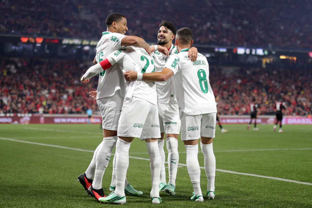 Palmeiras vence Athletico e assume a liderança provisória do Brasileirão