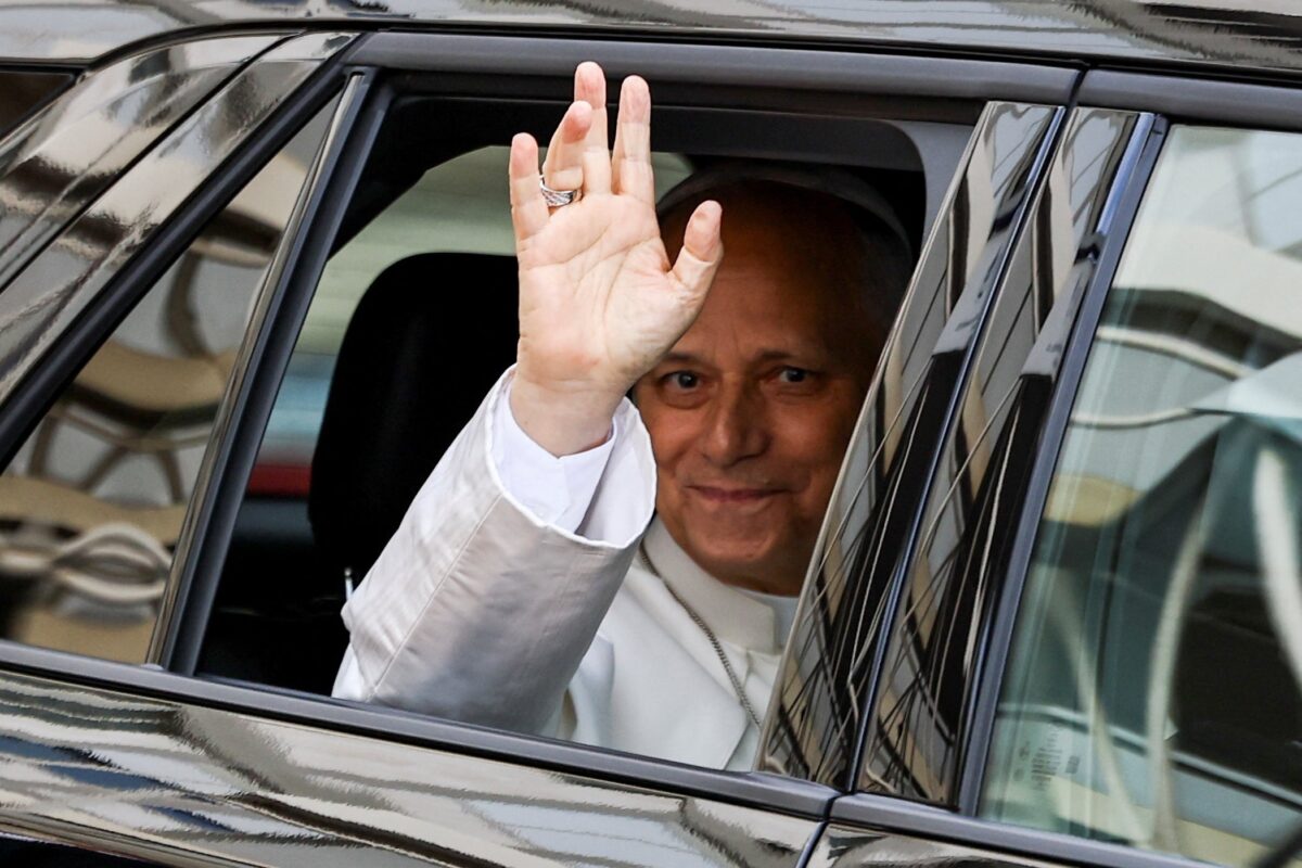 Papa Leão XIV recebe alta médica após cirurgia de câncer de pulmão